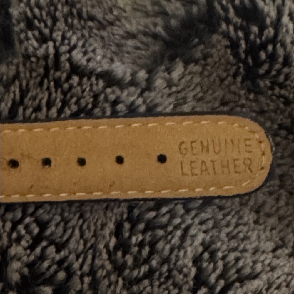 The Beatles Apple Corps Ltd. watch in its original wooden guitar-shaped case. - Picture 6 of 10